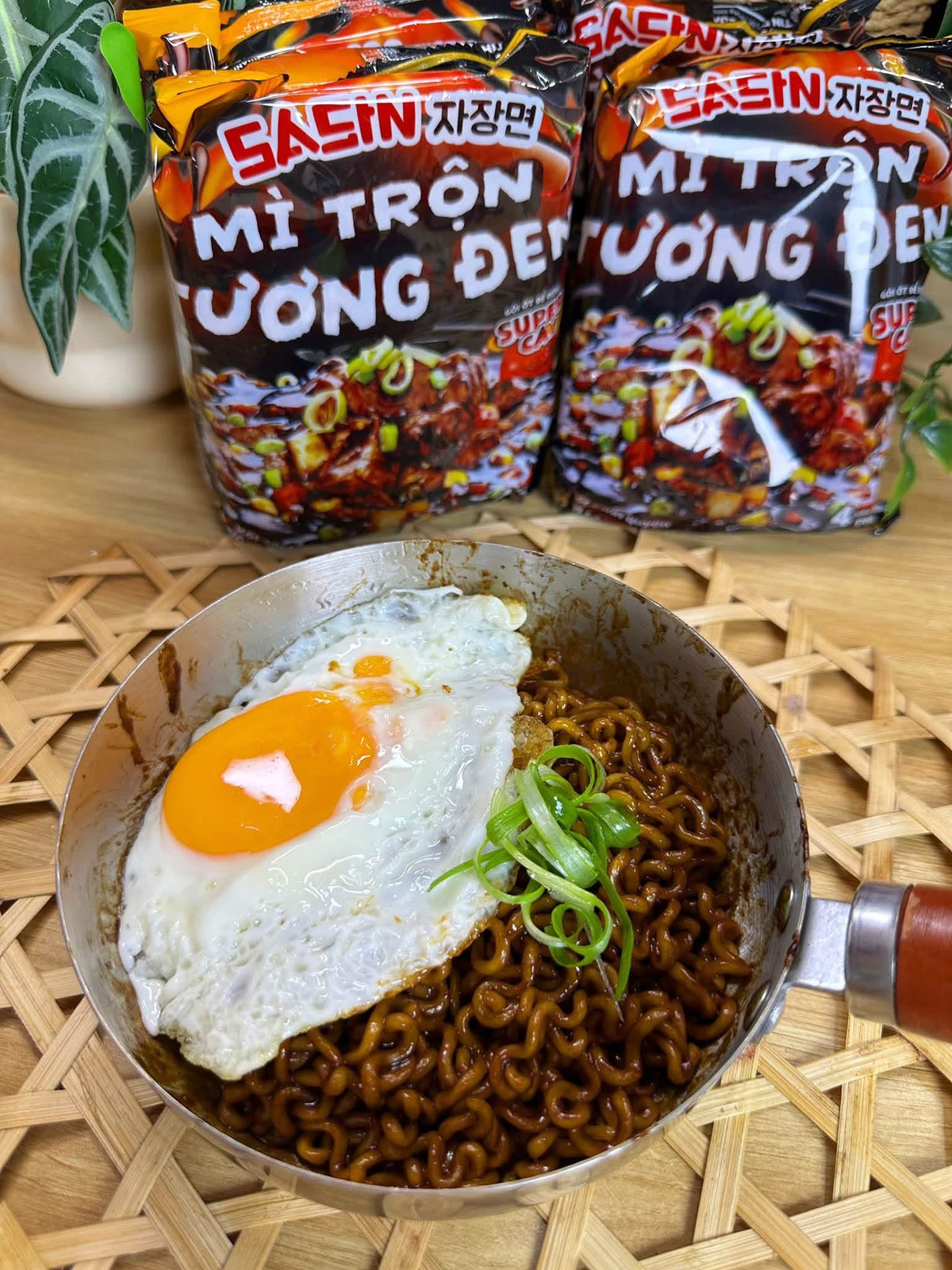 Mì Tương Đen Sasin 3 Gói